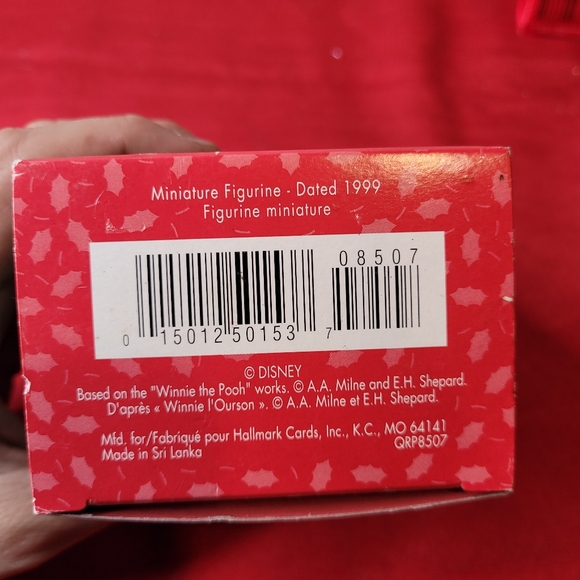 Hallmark Merry Miniatures - Piglet - First of 4 - Christmas at Pooh's House - Picture 3 of 4